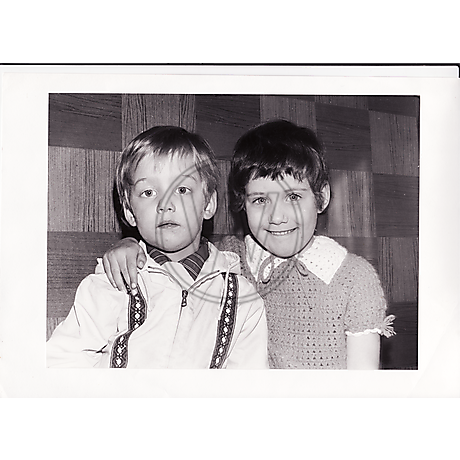 Portraitaufnahme von zwei Kindern