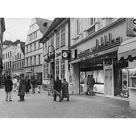 Staustraße mit Hirsch-Apotheke