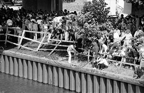 "Wikingerkaiser" Buthjata bei der Eröffnung der neuen Amalienbrücke