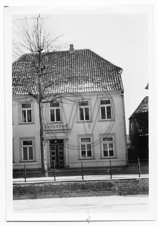 Hallenbad an der Huntestraße im Winter