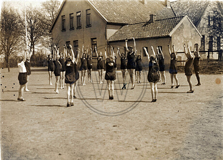 Sportunterricht an der Schule Drielakermoor 1929