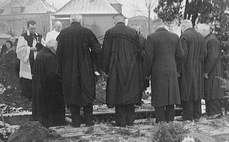 Beerdigung auf dem Friedhof der Dreifaltigkeitskirche, Osternburg