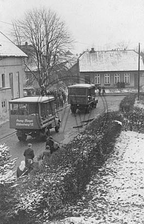 Trauerzug mit Sarg auf LKW in Osternburg