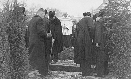 Beerdigung auf dem Friedhof der Dreifaltigkeitskirche, Osternburg