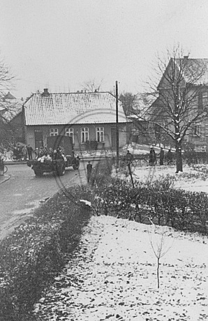 Trauerzug mit Sarg auf LKW in Osternburg