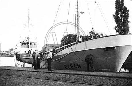 Schiff "Ozean" im Hafen