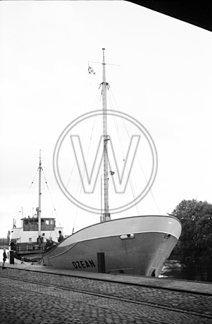 Schiff "Ozean" im Hafen