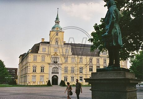 Oldenburger Schloss im Sommer