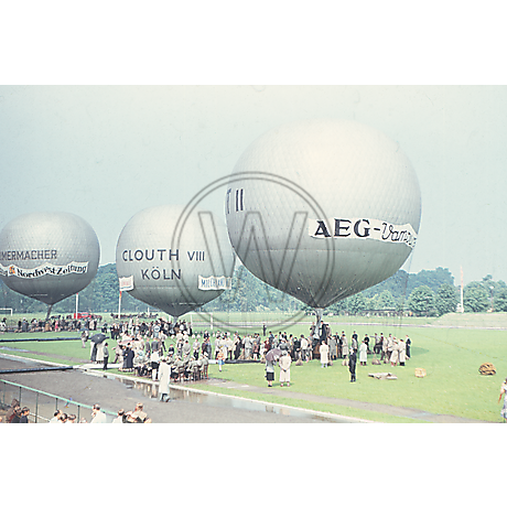 Drei Freiballons im Marschweg-Stadion