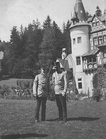Militärs in österreichischer Uniform